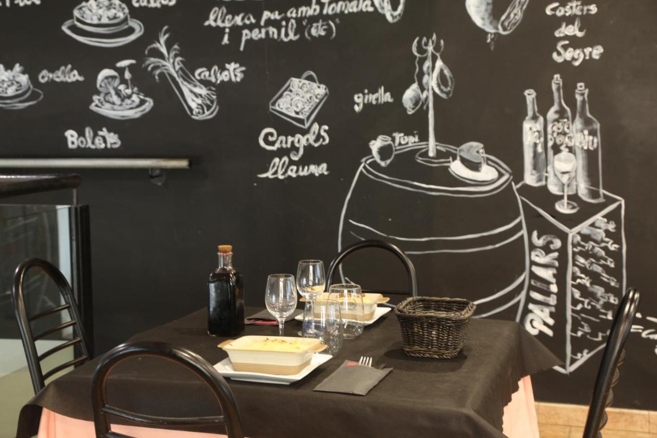 Hostal La Canonja Тремп Экстерьер фото