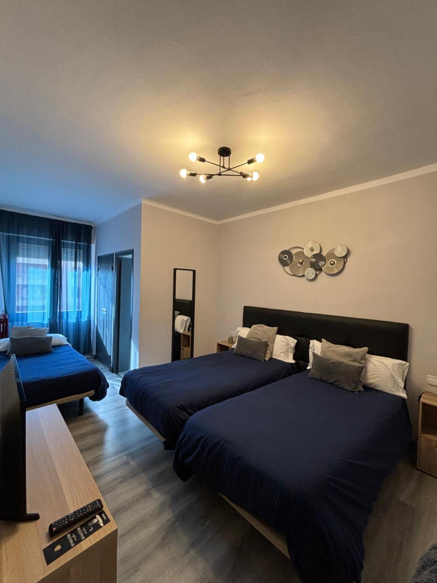 Hostal La Canonja Тремп Экстерьер фото
