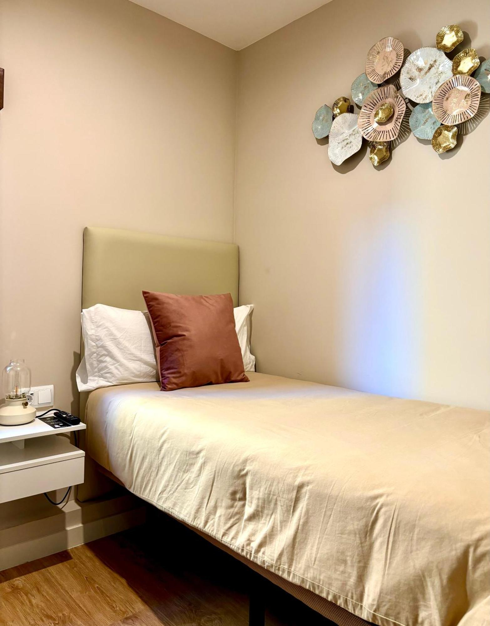 Hostal La Canonja Тремп Экстерьер фото